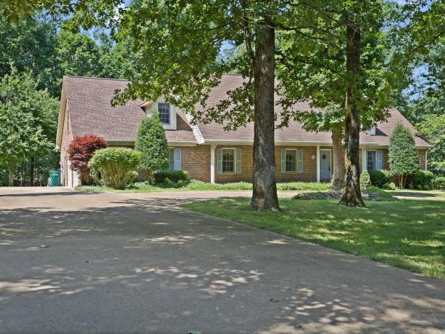 House for sale in Waverly