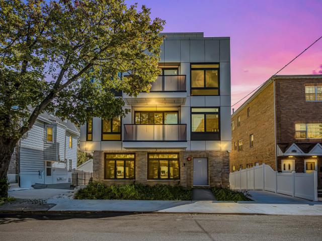 Condo for sale in Arverne, New York
