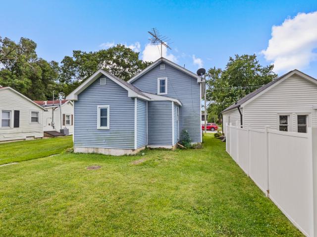 House for sale in Grant Park, Illinois