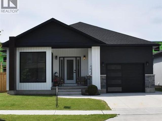 House for sale in Brights Grove, Ontario