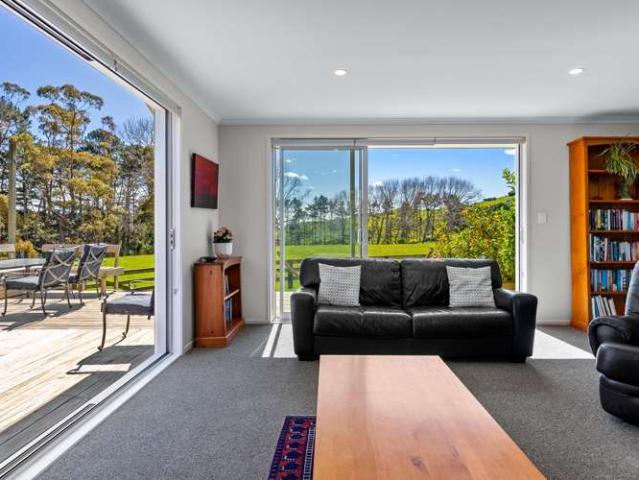 Property for sale in Waimauku