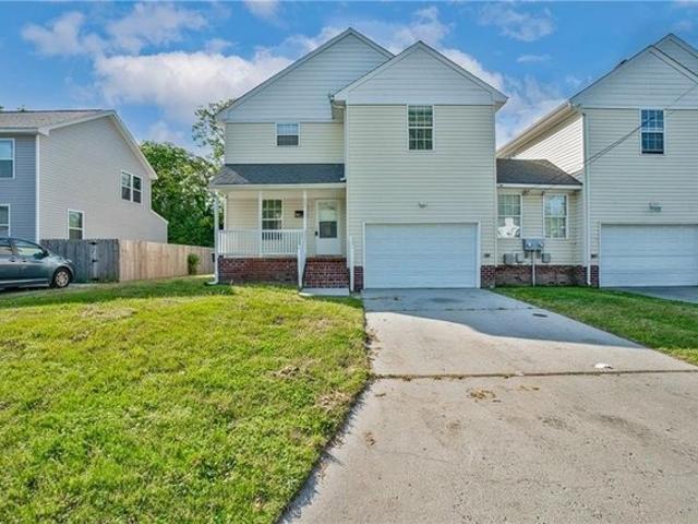 Townhouse for sale in Harbor Square, Portsmouth