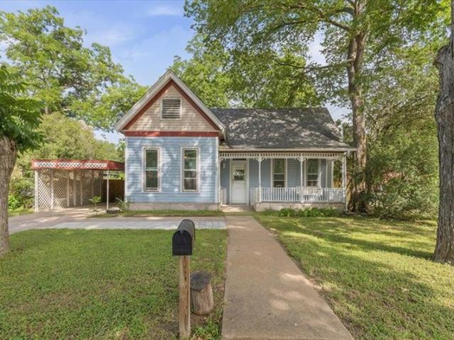 House for sale in Smithville, Texas