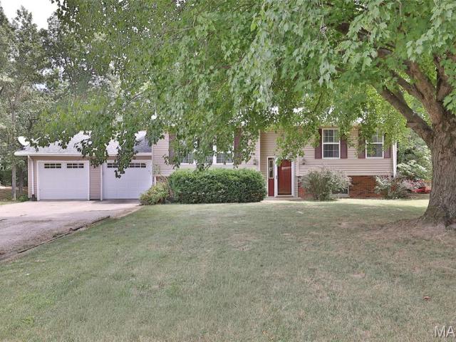 Property for sale in Hillsboro, Illinois