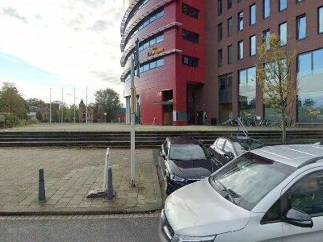 Bedrijfspand te huur in Laak, Zuid Holland