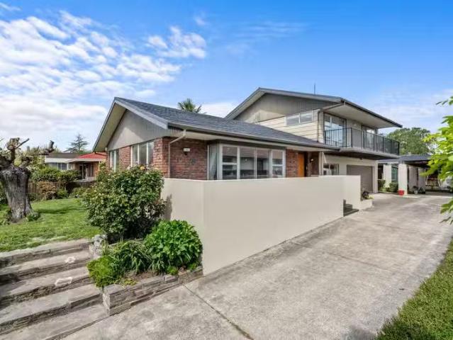 House for sale in Chaslands, Canterbury