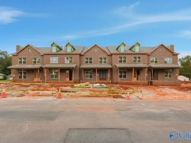 Townhouse for sale in Huntsville, Alabama
