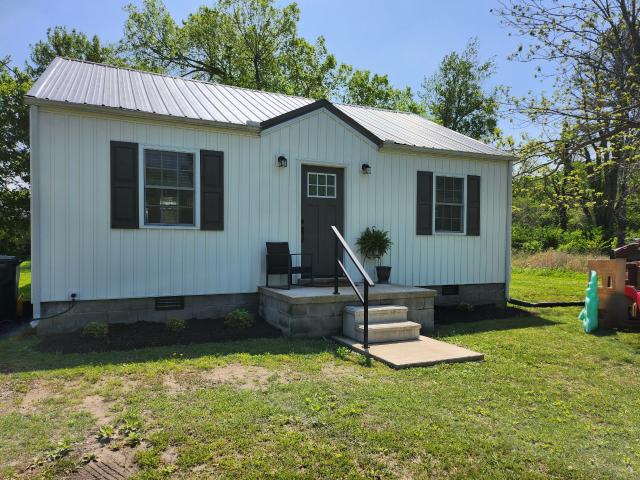 House for sale in Waverly