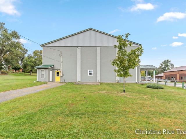 House for sale in Six Lakes, Belvidere Township