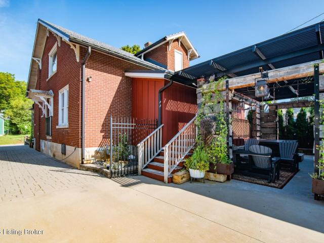 House for sale in Cecilia, Kentucky
