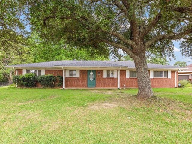 House for sale in White Oak, Texas