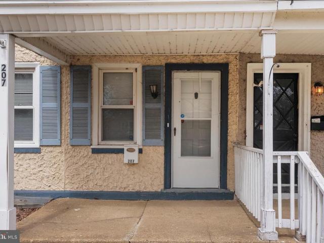 Townhouse for sale in Commerce, New Jersey
