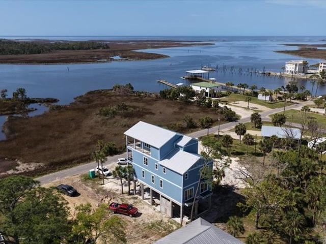 House for sale in Steinhatchee, Florida