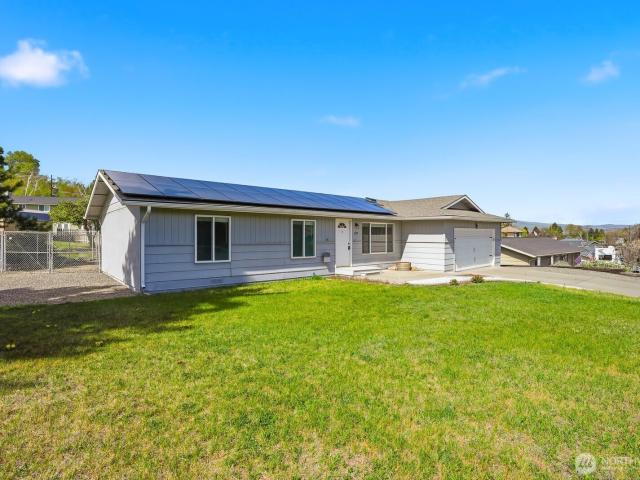 House for sale in Selah, Washington