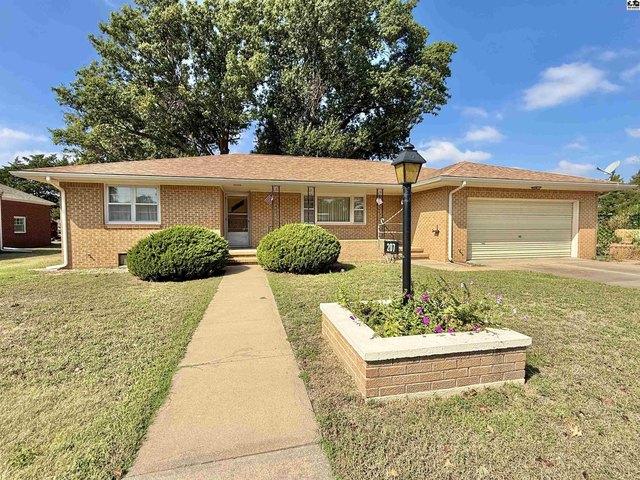 House for sale in Pretty Prairie, Reno County
