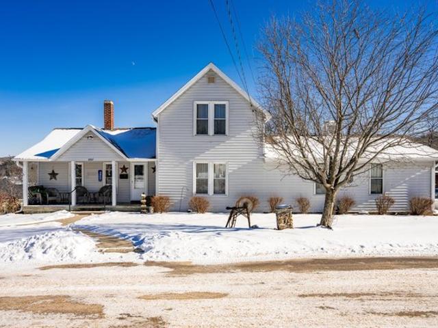 House for sale in Juneau, Wisconsin