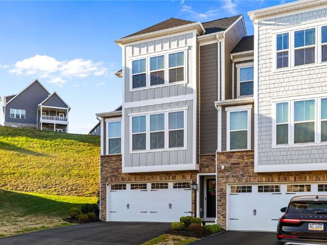 Townhouse for sale in Strabane, Pennsylvania