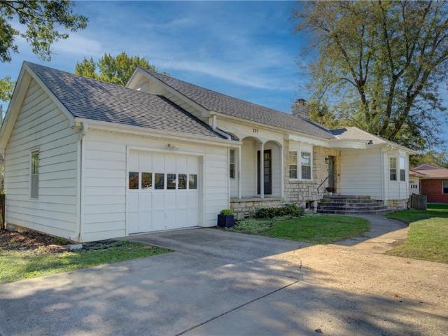 House for sale in Bayles Addition, Lee's Summit