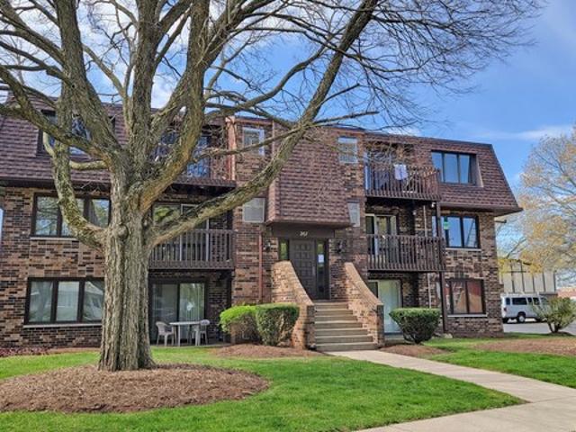 Condo for sale in Mchenry, Illinois