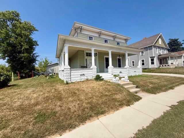 House for sale in Fox Lake, Wisconsin