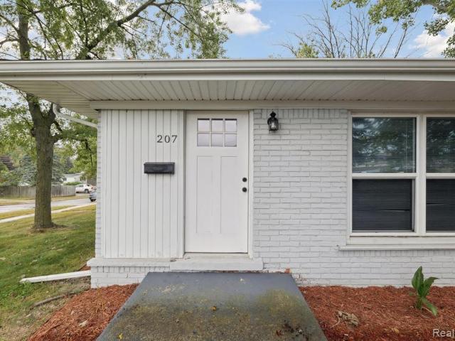 House for sale in Rochester Hills, Michigan