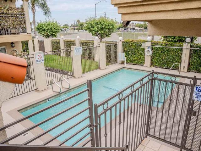 Apartment for rent in Costa Mesa, California