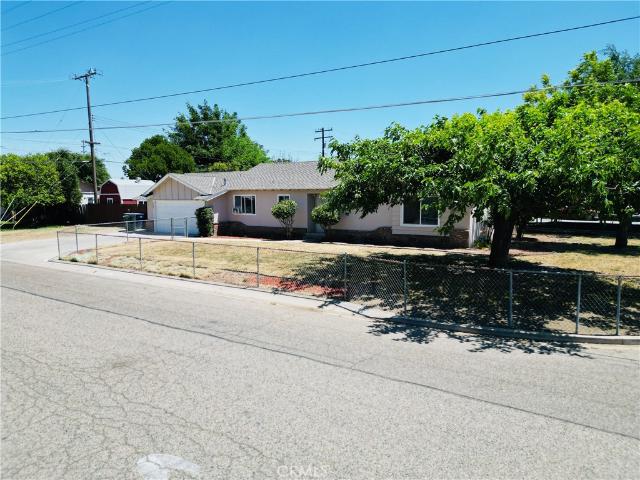 House for sale in Tulare, Tulare County