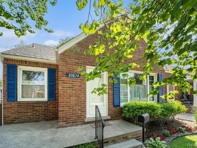 House for sale in Harper Woods