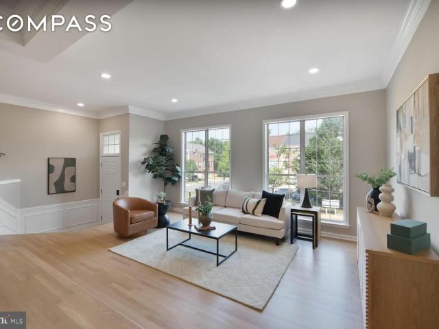 Townhouse for sale in Sterling
