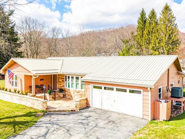 House for sale in Rainelle, West Virginia