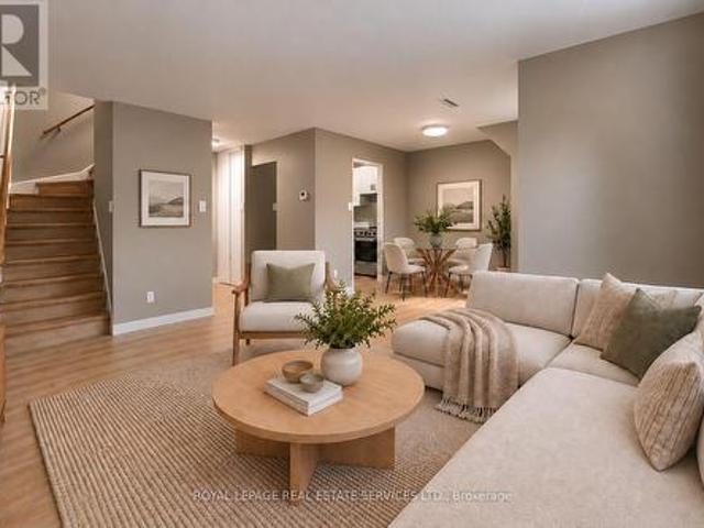 Townhouse for sale in Clarkson, Mississauga