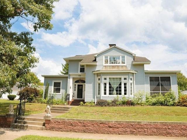 House for sale in Carmi, Illinois