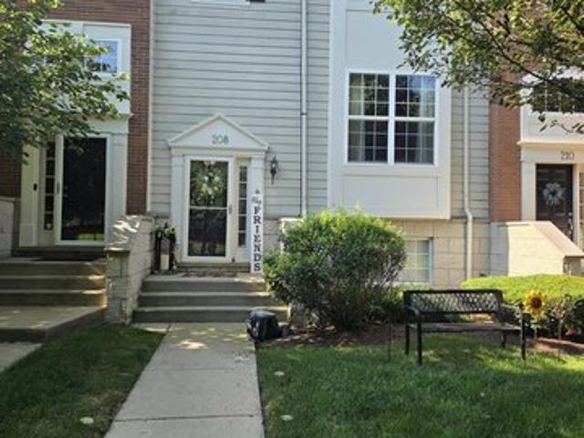 Townhouse for sale in Elgin, Illinois