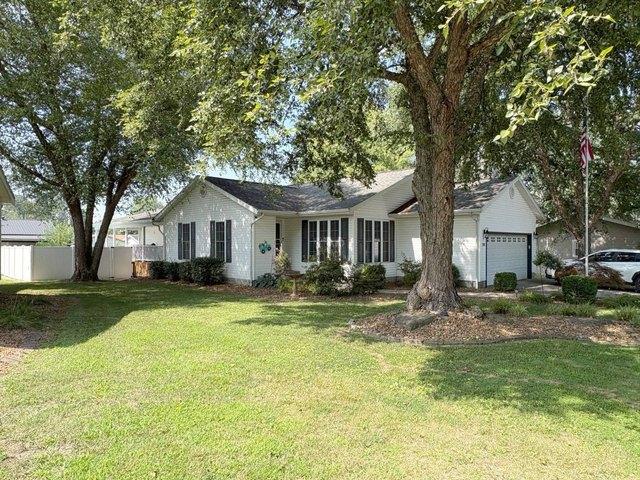 House for sale in Fairfield, Illinois