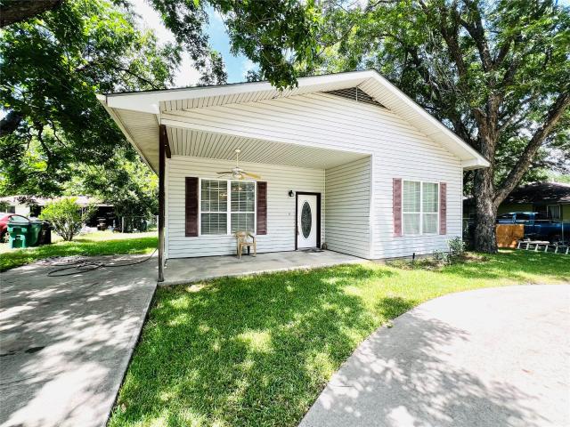 House for sale in Milam, Texas