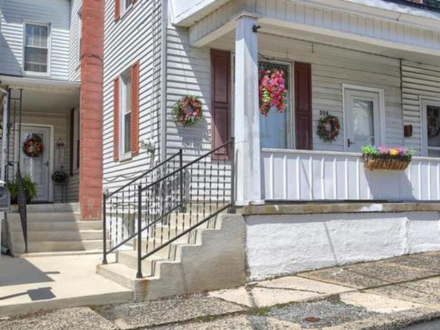 Townhouse for sale in Williamstown, Pennsylvania