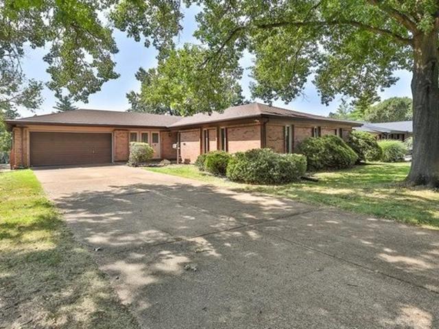 House for sale in Fox Creek, Ballwin