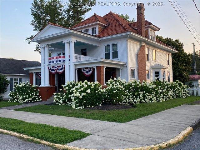 House for sale in Ravenswood, West Virginia