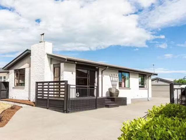 House for sale in Chaslands, Canterbury