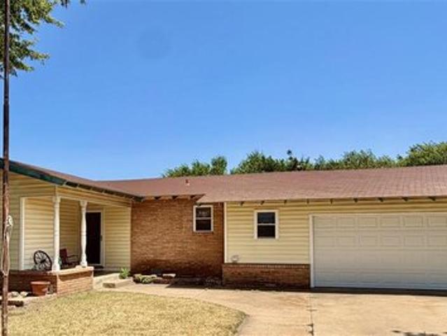 House for sale in Tonkawa, Kay County