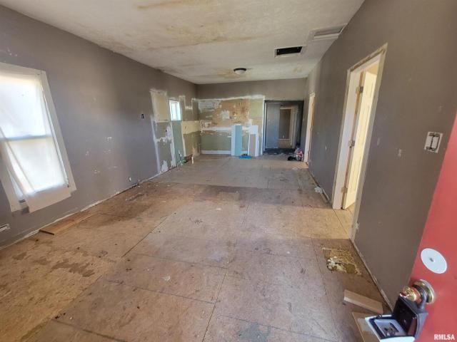 House for sale in Hurst, Illinois