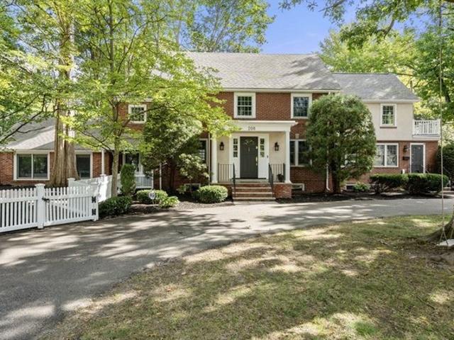 House for sale in Chestnut Hill, Massachusetts