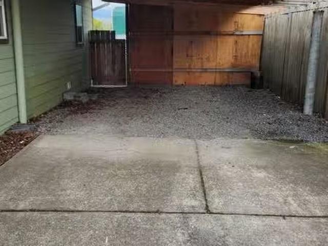 Condo for rent in Canby