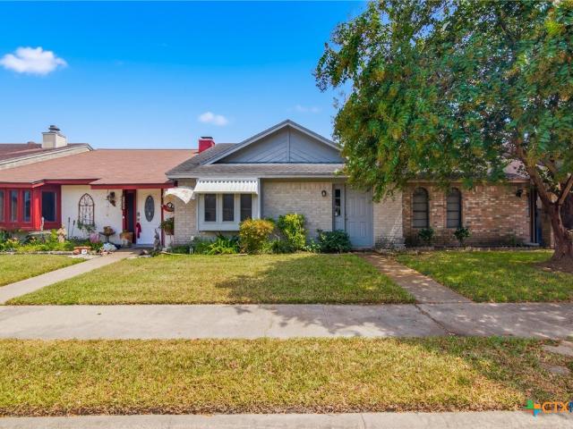 Townhouse for sale in Victoria, Victoria County