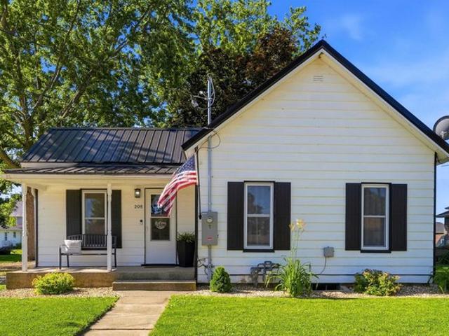 House for sale in Manchester, Iowa