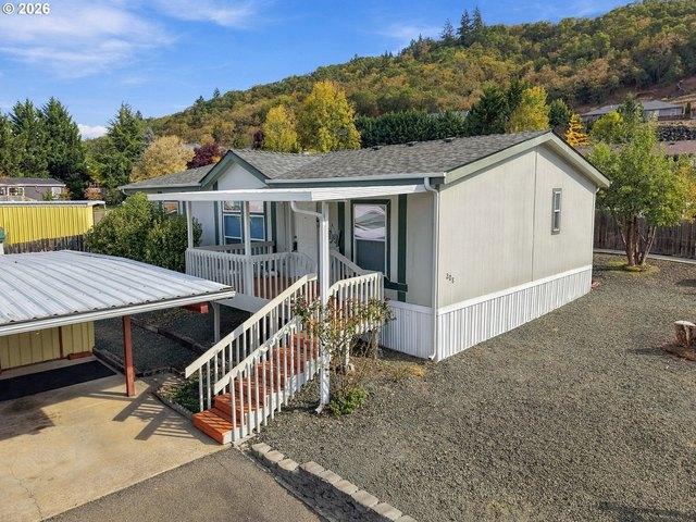 House for sale in Roseburg, Douglas County