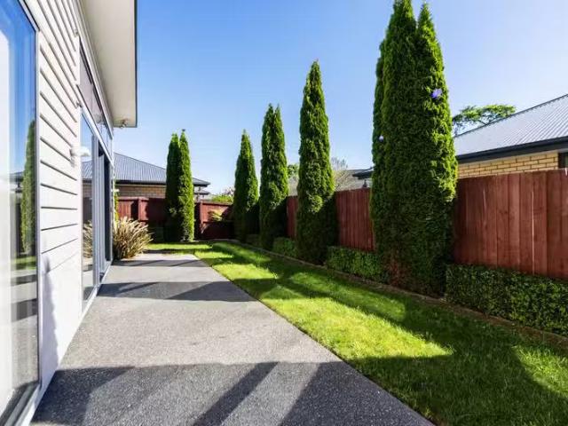 House for sale in Chaslands, Canterbury