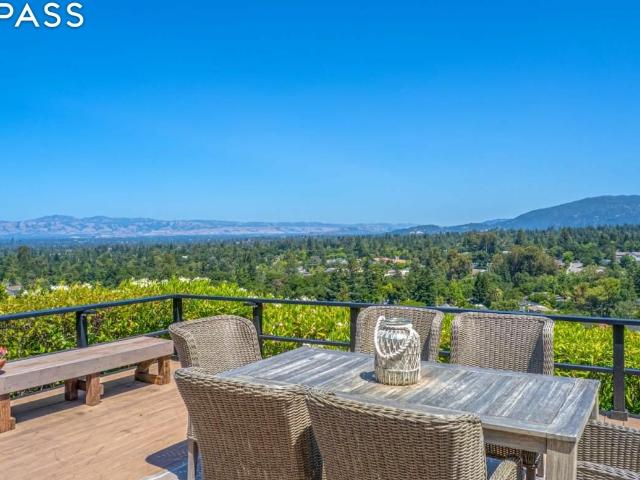 House for sale in Saratoga