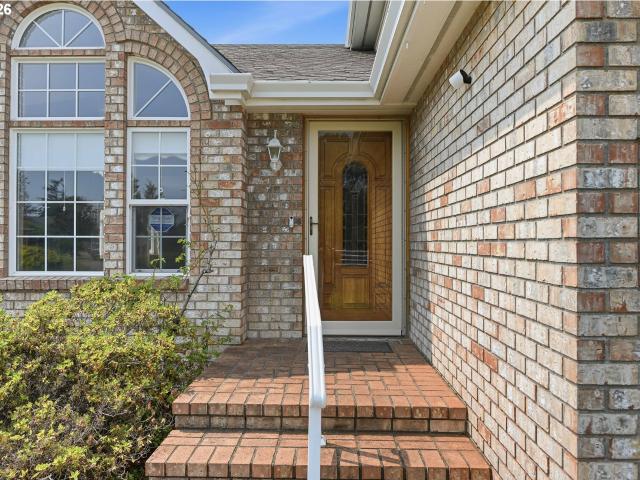 House for sale in North Bend, Coos County