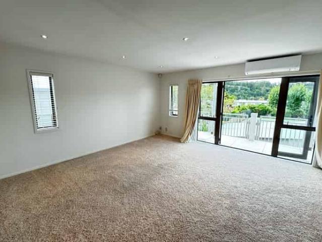 House for rent in Paremoremo, Oroua County